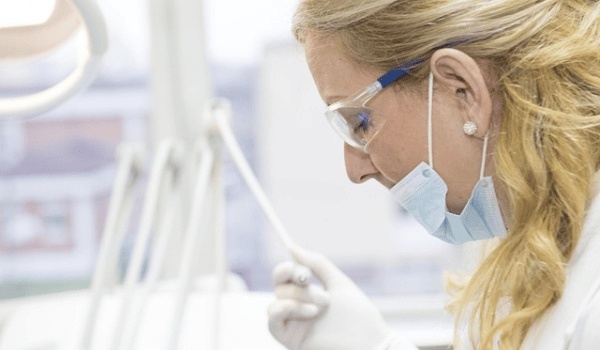 足三里穴位精準定位圖解，掌握手法輕鬆找到健康密鑰